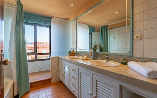 Villa en Sonnenland en venta en primera línea con vistas impresionantes