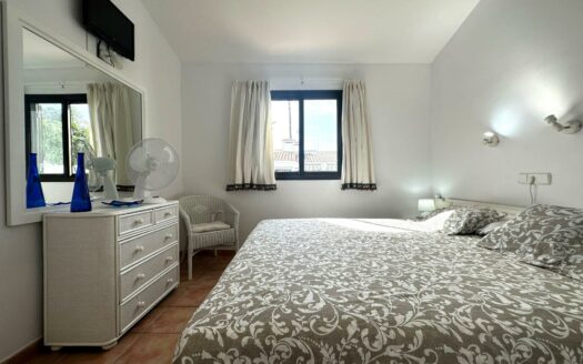 Bungalow con 2 terrazas y piscina comunitaria para el invierno