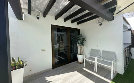 Bungalow con terraza privada y piscina comunitaria