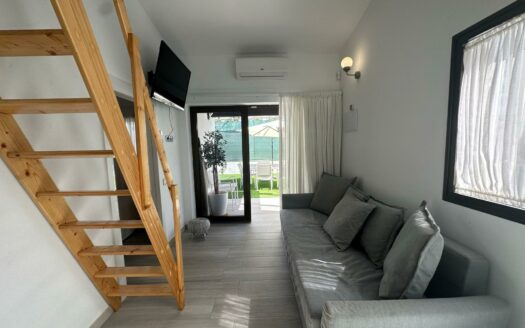 Bungalow con terraza privada y piscina comunitaria