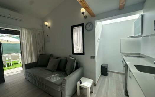 Bungalow con terraza privada y piscina comunitaria