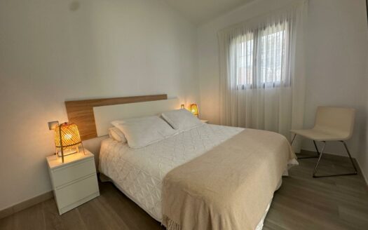 Bungalow con terraza privada y piscina comunitaria