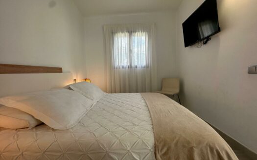 Bungalow con terraza privada y piscina comunitaria