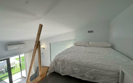 Bungalow con terraza privada y piscina comunitaria