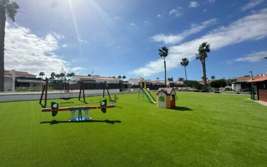 Bungalow con terraza privada y piscina comunitaria