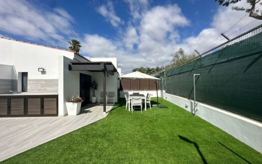 Bungalow con terraza privada y piscina comunitaria