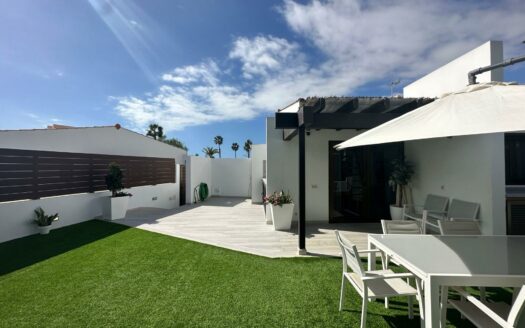 Bungalow con terraza privada y piscina comunitaria