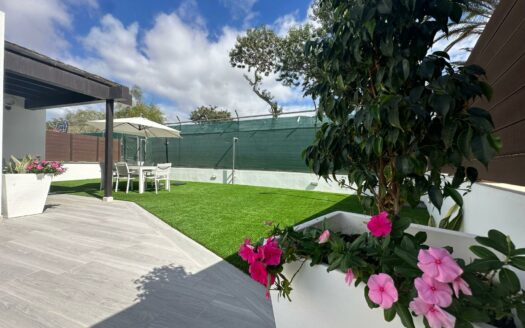 Bungalow con terraza privada y piscina comunitaria