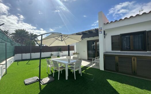 Bungalow con terraza privada y piscina comunitaria