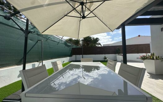 Bungalow con terraza privada y piscina comunitaria