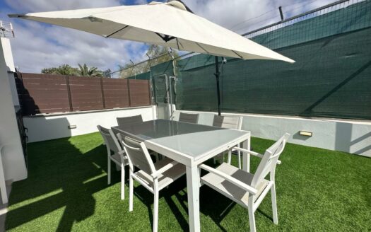 Bungalow con terraza privada y piscina comunitaria