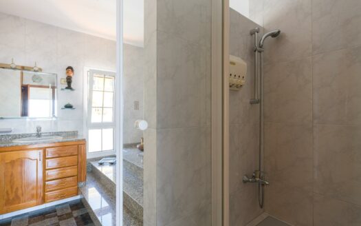 Chalet independiente con piscina y vistas al mar en Montaña la Data