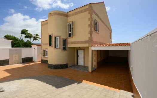 Chalet independiente con piscina y vistas al mar en Montaña la Data