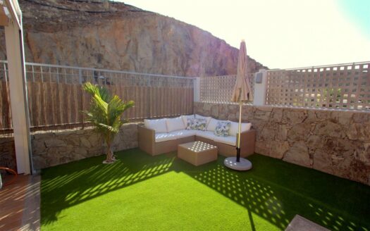 Chalet de lujo con amplio jardín y piscina privada climatizada en Tauro.
