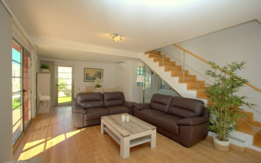 Chalet de lujo con amplio jardín y piscina privada climatizada en Tauro.