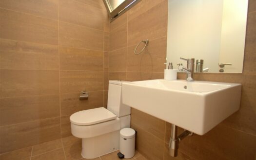 Chalet de lujo con amplio jardín y piscina privada climatizada en Tauro.