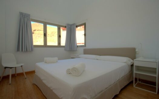 Chalet de lujo con amplio jardín y piscina privada climatizada en Tauro.