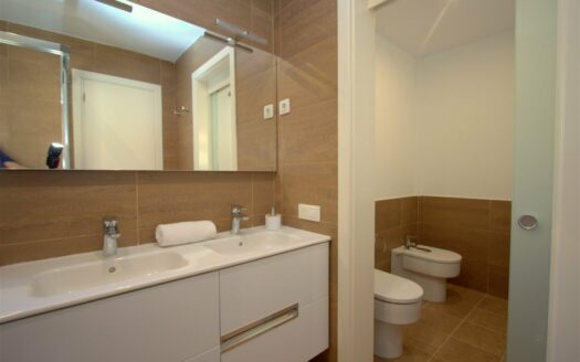 Chalet de lujo con amplio jardín y piscina privada climatizada en Tauro.