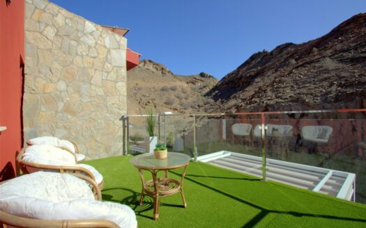 Chalet de lujo con amplio jardín y piscina privada climatizada en Tauro.