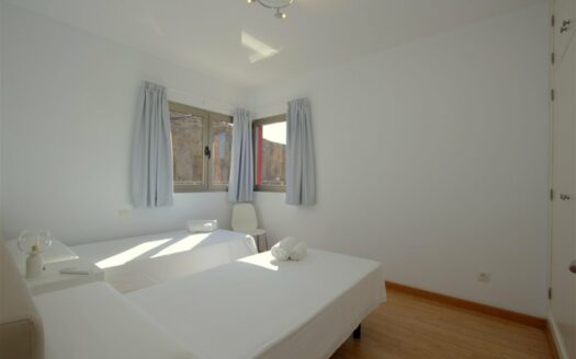 Chalet de lujo con amplio jardín y piscina privada climatizada en Tauro.
