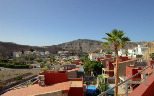 Chalet de lujo con amplio jardín y piscina privada climatizada en Tauro.