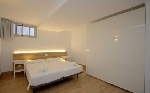 Chalet de lujo con amplio jardín y piscina privada climatizada en Tauro.