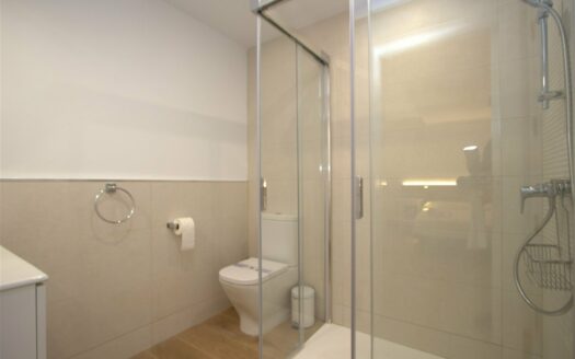 Chalet de lujo con amplio jardín y piscina privada climatizada en Tauro.
