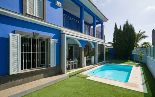 Chalet Independiente con vista mar y piscina privada en El Hornillo