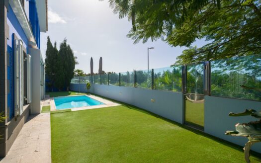 Chalet Independiente con vista mar y piscina privada en El Hornillo