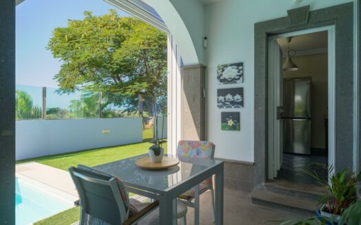 Chalet Independiente con vista mar y piscina privada en El Hornillo