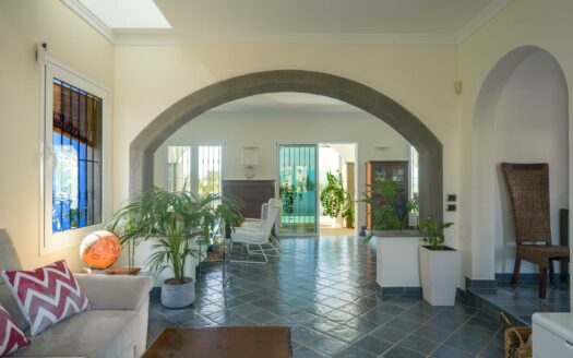 Chalet Independiente con vista mar y piscina privada en El Hornillo