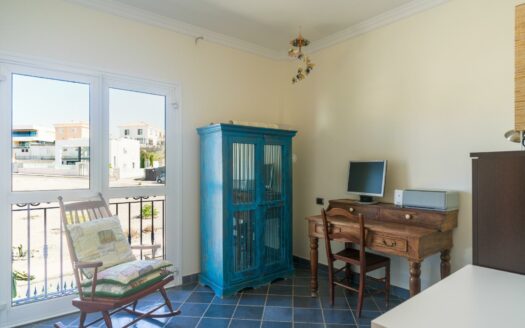 Chalet Independiente con vista mar y piscina privada en El Hornillo