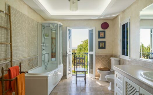 Chalet Independiente con vista mar y piscina privada en El Hornillo