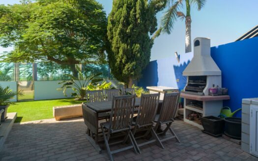 Chalet Independiente con vista mar y piscina privada en El Hornillo