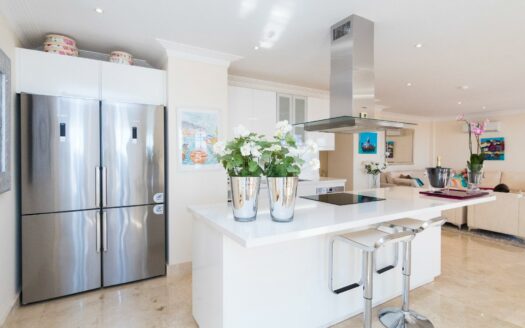 EIGENTÜMER ERWÄGEN DEN VERKAUF DIESER ELEGANTEN LUXUSWHG. MIT 197 M² WOHNFLÄCHE IM OG VON MONTE CARRERA, BLOCK 2 (ZUM MEER HIN). PANORAMABLICK ÜBER DEN OZEAN.