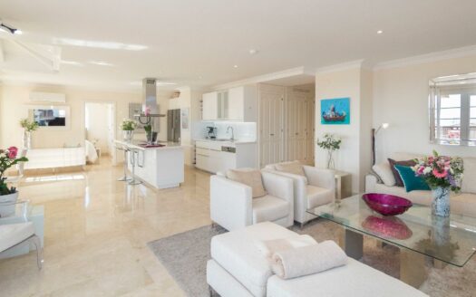 EIGENTÜMER ERWÄGEN DEN VERKAUF DIESER ELEGANTEN LUXUSWHG. MIT 197 M² WOHNFLÄCHE IM OG VON MONTE CARRERA, BLOCK 2 (ZUM MEER HIN). PANORAMABLICK ÜBER DEN OZEAN.