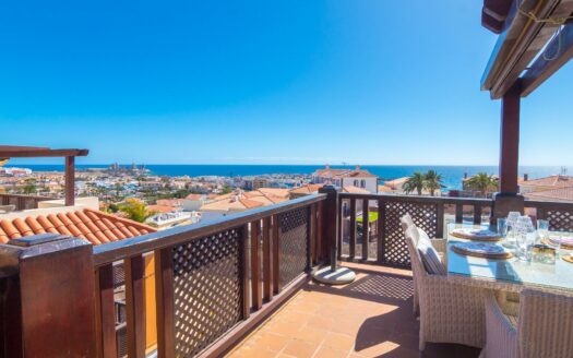 EIGENTÜMER ERWÄGEN DEN VERKAUF DIESER ELEGANTEN LUXUSWHG. MIT 197 M² WOHNFLÄCHE IM OG VON MONTE CARRERA, BLOCK 2 (ZUM MEER HIN). PANORAMABLICK ÜBER DEN OZEAN.