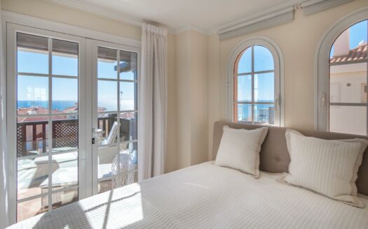 EIGENTÜMER ERWÄGEN DEN VERKAUF DIESER ELEGANTEN LUXUSWHG. MIT 197 M² WOHNFLÄCHE IM OG VON MONTE CARRERA, BLOCK 2 (ZUM MEER HIN). PANORAMABLICK ÜBER DEN OZEAN.