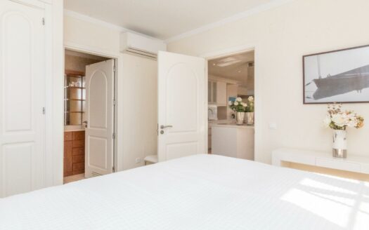 EIGENTÜMER ERWÄGEN DEN VERKAUF DIESER ELEGANTEN LUXUSWHG. MIT 197 M² WOHNFLÄCHE IM OG VON MONTE CARRERA, BLOCK 2 (ZUM MEER HIN). PANORAMABLICK ÜBER DEN OZEAN.