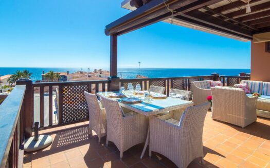 EIGENTÜMER ERWÄGEN DEN VERKAUF DIESER ELEGANTEN LUXUSWHG. MIT 197 M² WOHNFLÄCHE IM OG VON MONTE CARRERA, BLOCK 2 (ZUM MEER HIN). PANORAMABLICK ÜBER DEN OZEAN.