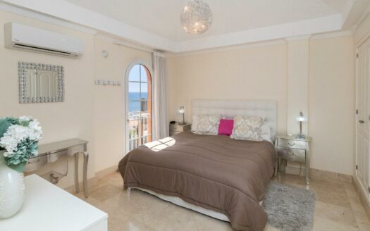 EIGENTÜMER ERWÄGEN DEN VERKAUF DIESER ELEGANTEN LUXUSWHG. MIT 197 M² WOHNFLÄCHE IM OG VON MONTE CARRERA, BLOCK 2 (ZUM MEER HIN). PANORAMABLICK ÜBER DEN OZEAN.