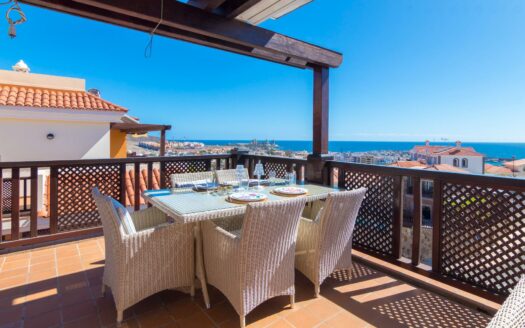 EIGENTÜMER ERWÄGEN DEN VERKAUF DIESER ELEGANTEN LUXUSWHG. MIT 197 M² WOHNFLÄCHE IM OG VON MONTE CARRERA, BLOCK 2 (ZUM MEER HIN). PANORAMABLICK ÜBER DEN OZEAN.