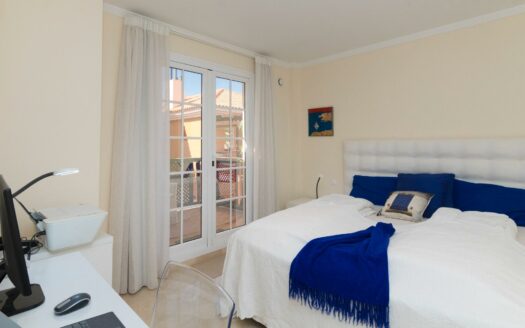 EIGENTÜMER ERWÄGEN DEN VERKAUF DIESER ELEGANTEN LUXUSWHG. MIT 197 M² WOHNFLÄCHE IM OG VON MONTE CARRERA, BLOCK 2 (ZUM MEER HIN). PANORAMABLICK ÜBER DEN OZEAN.