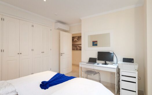 EIGENTÜMER ERWÄGEN DEN VERKAUF DIESER ELEGANTEN LUXUSWHG. MIT 197 M² WOHNFLÄCHE IM OG VON MONTE CARRERA, BLOCK 2 (ZUM MEER HIN). PANORAMABLICK ÜBER DEN OZEAN.