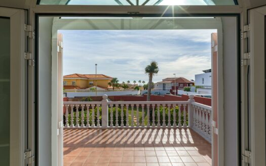 Chalet independiente con jardín y piscina privada en La Garita precio negociable