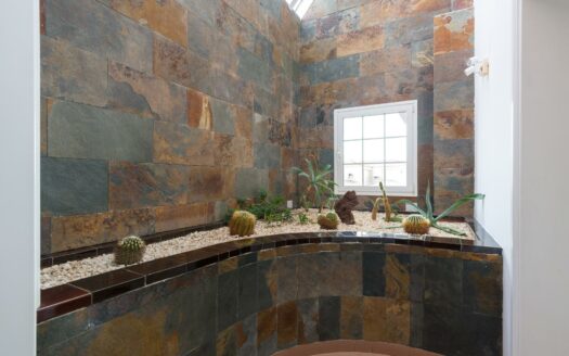 Chalet independiente con jardín y piscina privada en La Garita precio negociable