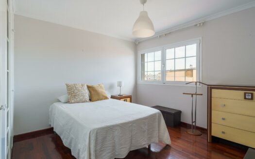 Chalet independiente con jardín y piscina privada en La Garita precio negociable