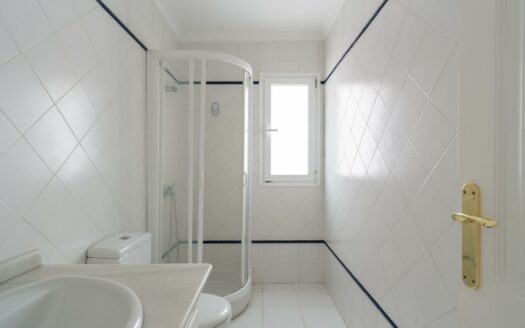 Chalet independiente con jardín y piscina privada en La Garita precio negociable