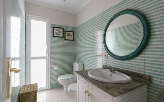 Chalet independiente con jardín y piscina privada en La Garita precio negociable