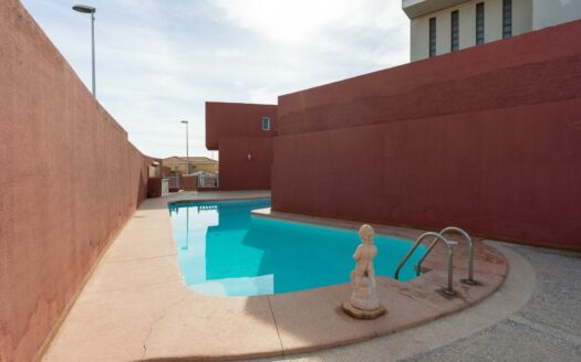 Chalet independiente con jardín y piscina privada en La Garita precio negociable